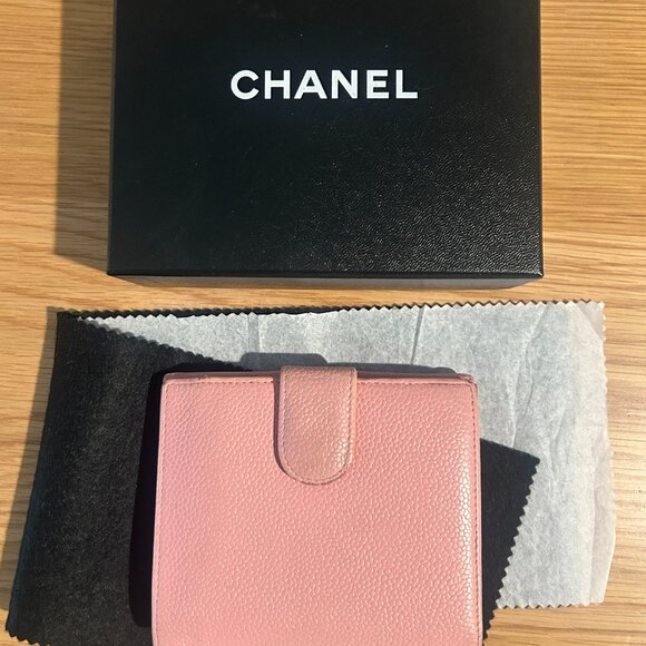 Vintage Chanel Pink Caviar Wallet - Picture 3 of 6